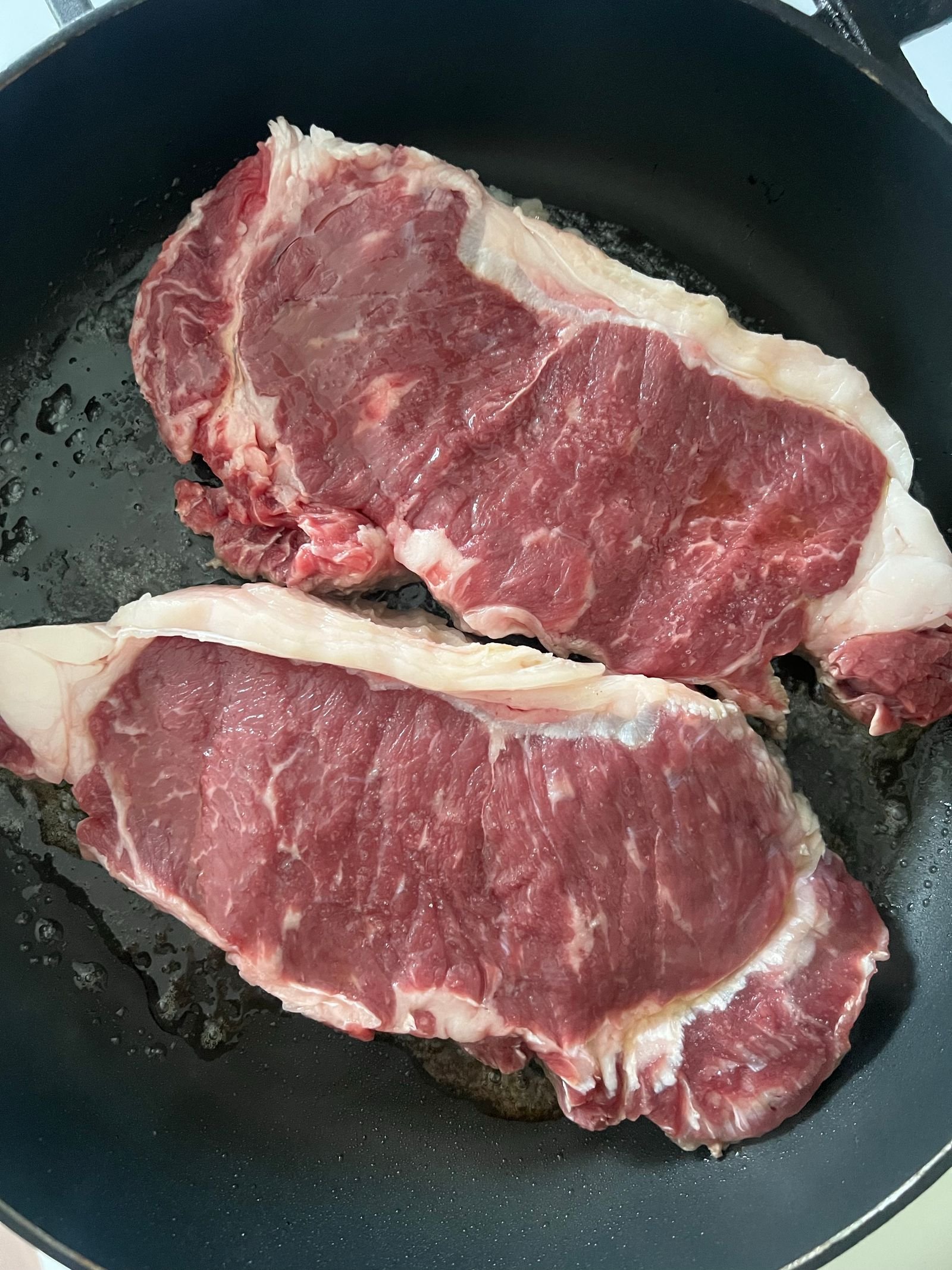 Entrecots de ternera listos para cocinar